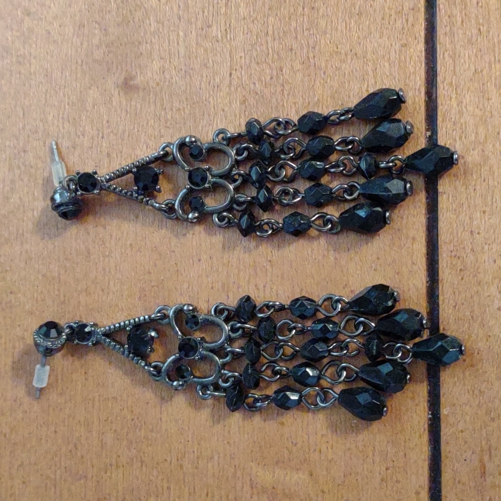Black bead dangling earrings